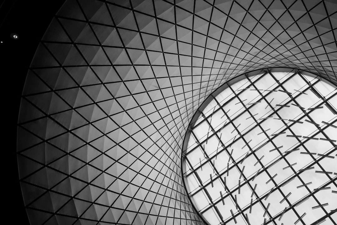 monolithic vs microservices comparison chart, software architecture trade-offs