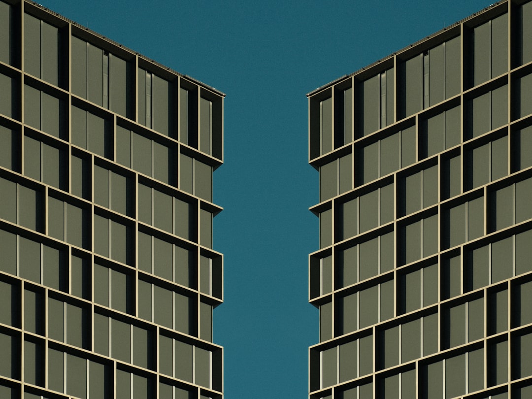 modular monolith vs microservices comparison architecture 2026